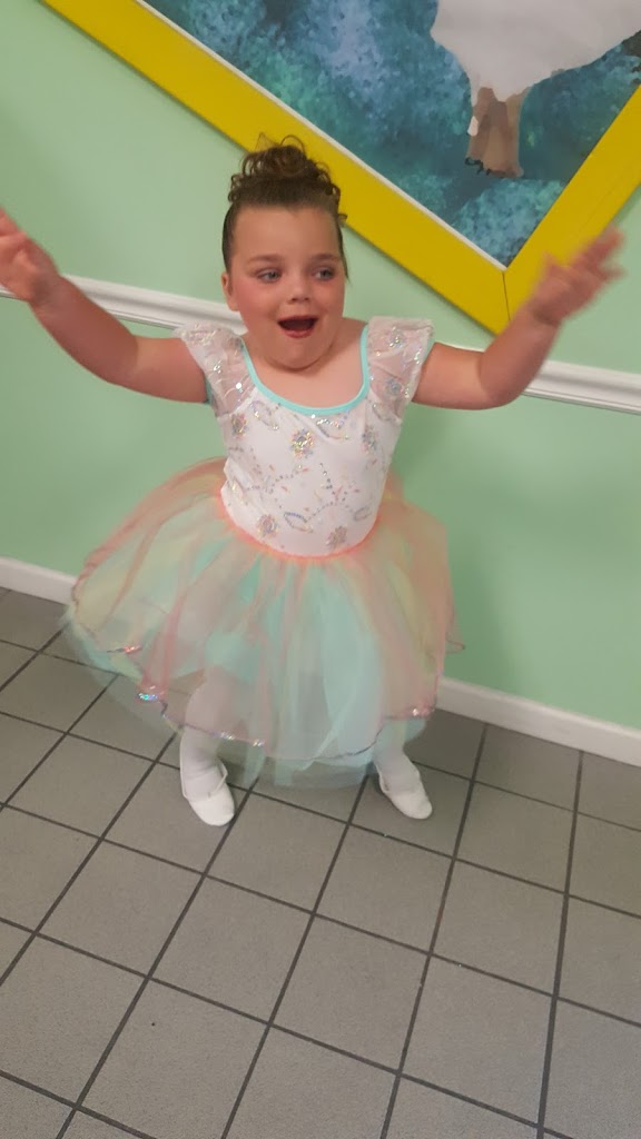  Melissa's Studio-Performing