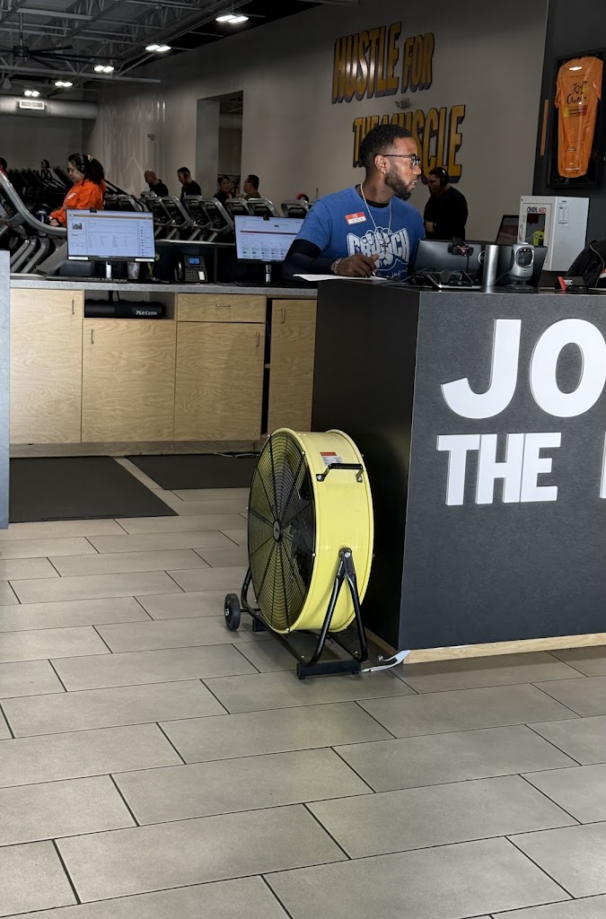  Crunch Fitness - El Paso Dyer