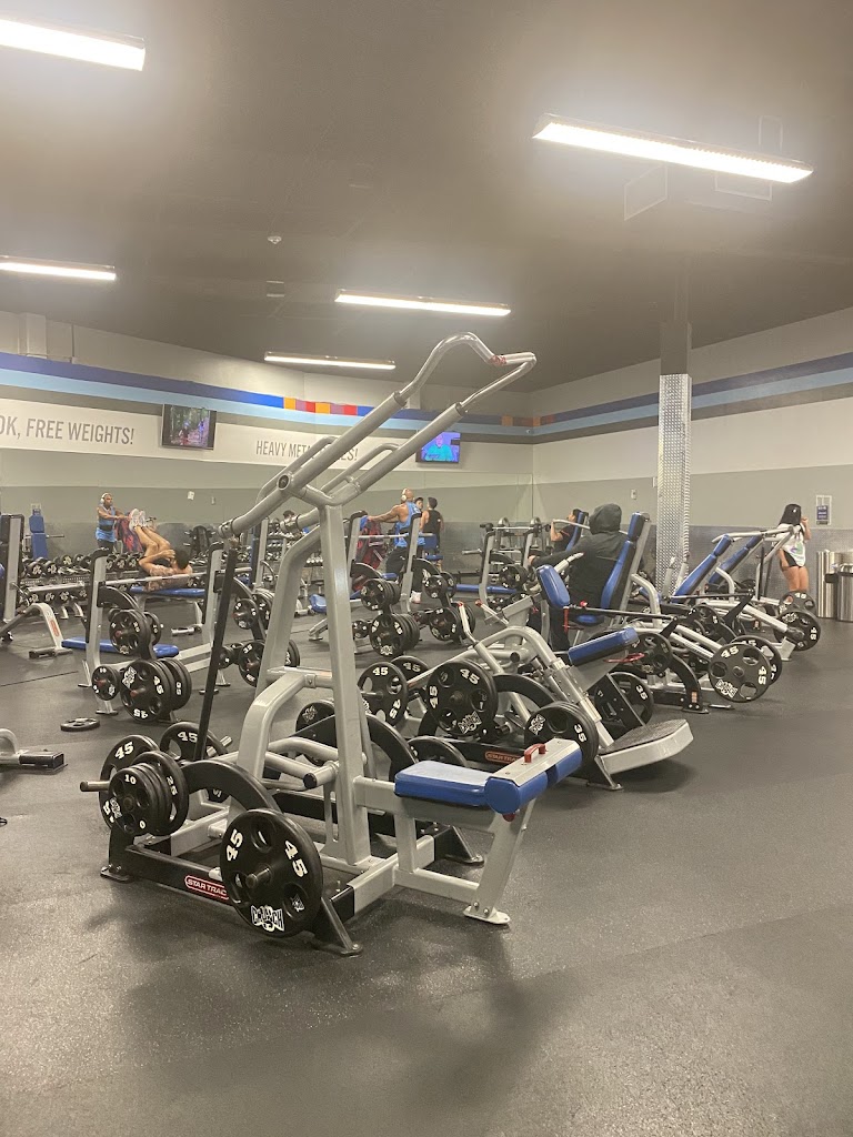  Crunch Fitness - San Dimas