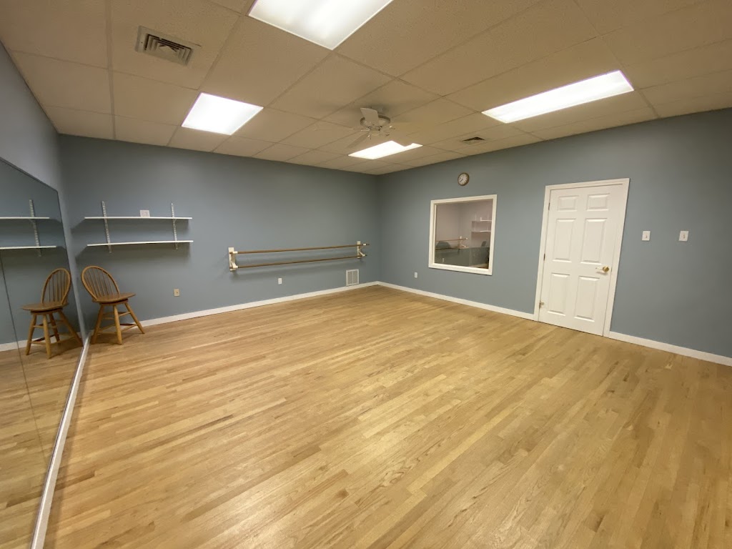  Judi T. Dance Studio / Party Line