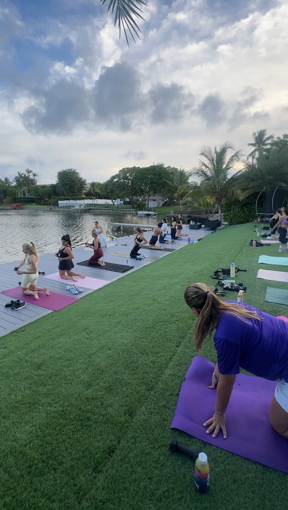  FFLLOOWW BODY & SOUL -YOGA ON THE LAKE