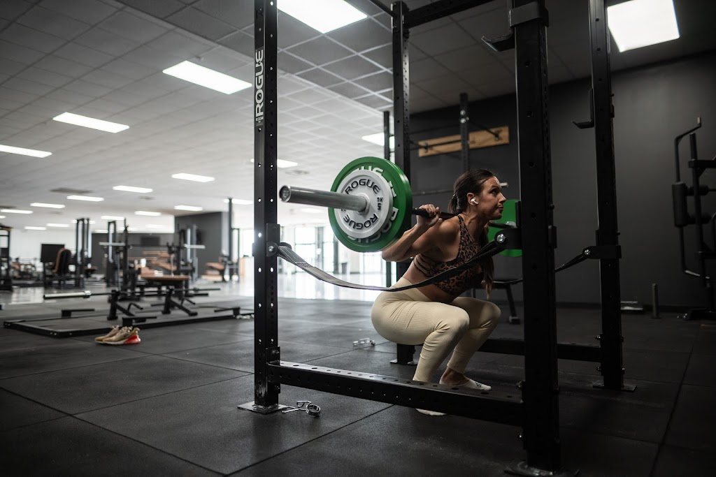  IRON Muscle & Fitness