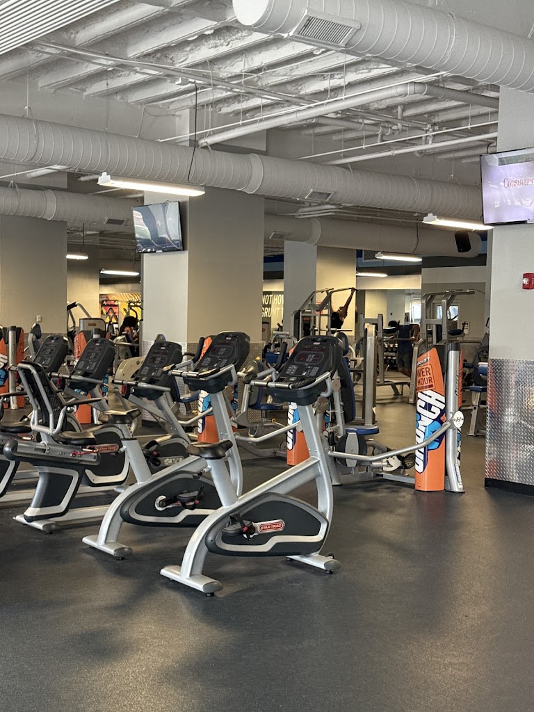  Crunch Fitness - Scotts Addition