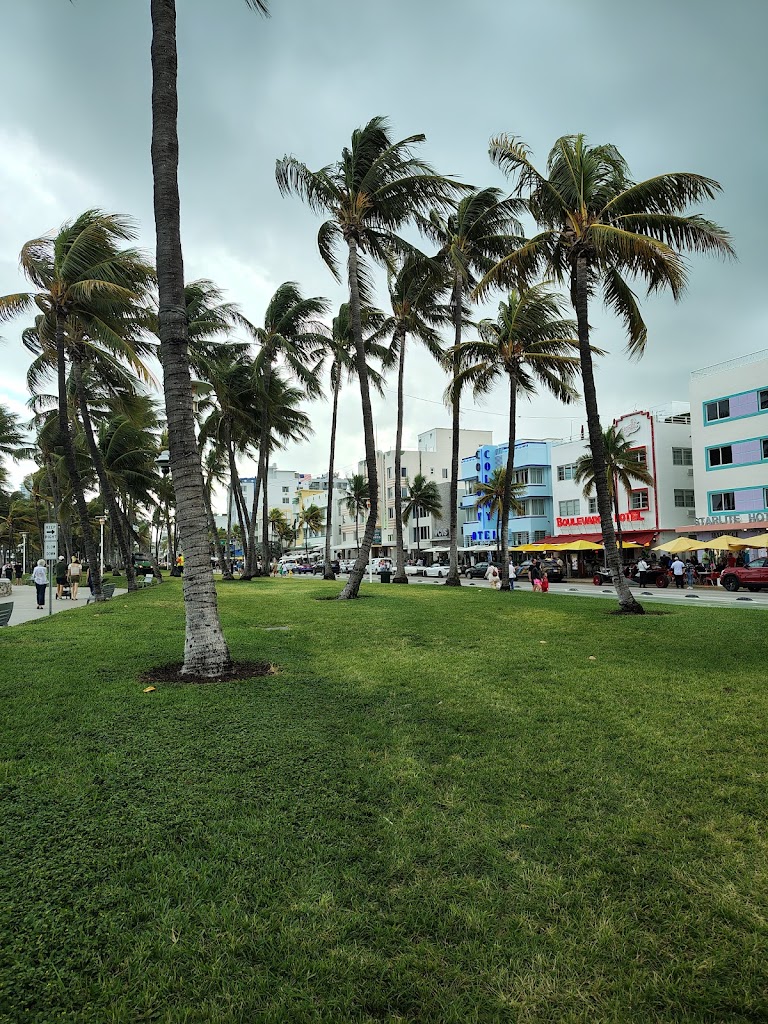  Muscle Beach South Beach