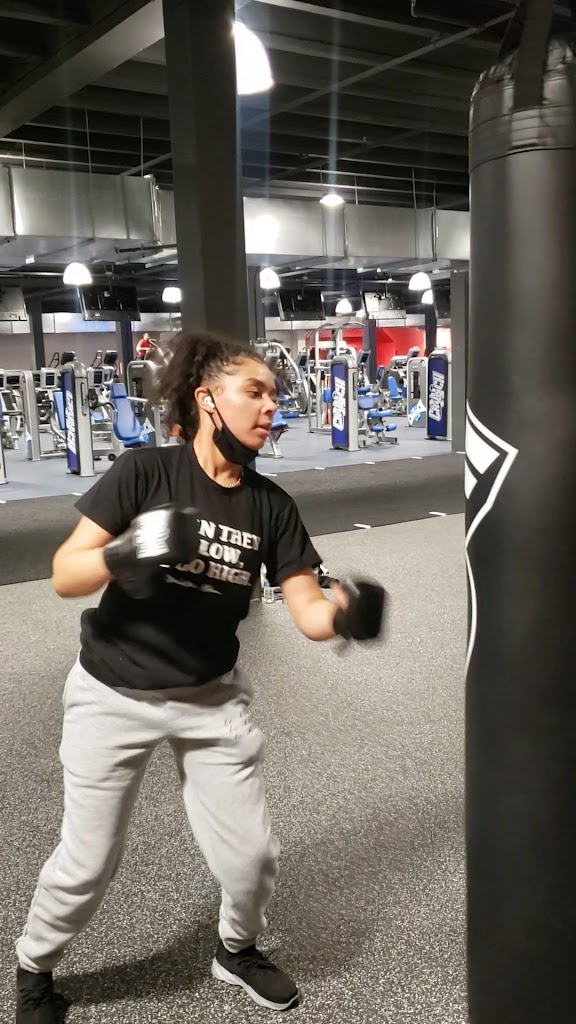  Crunch Fitness - Roosevelt