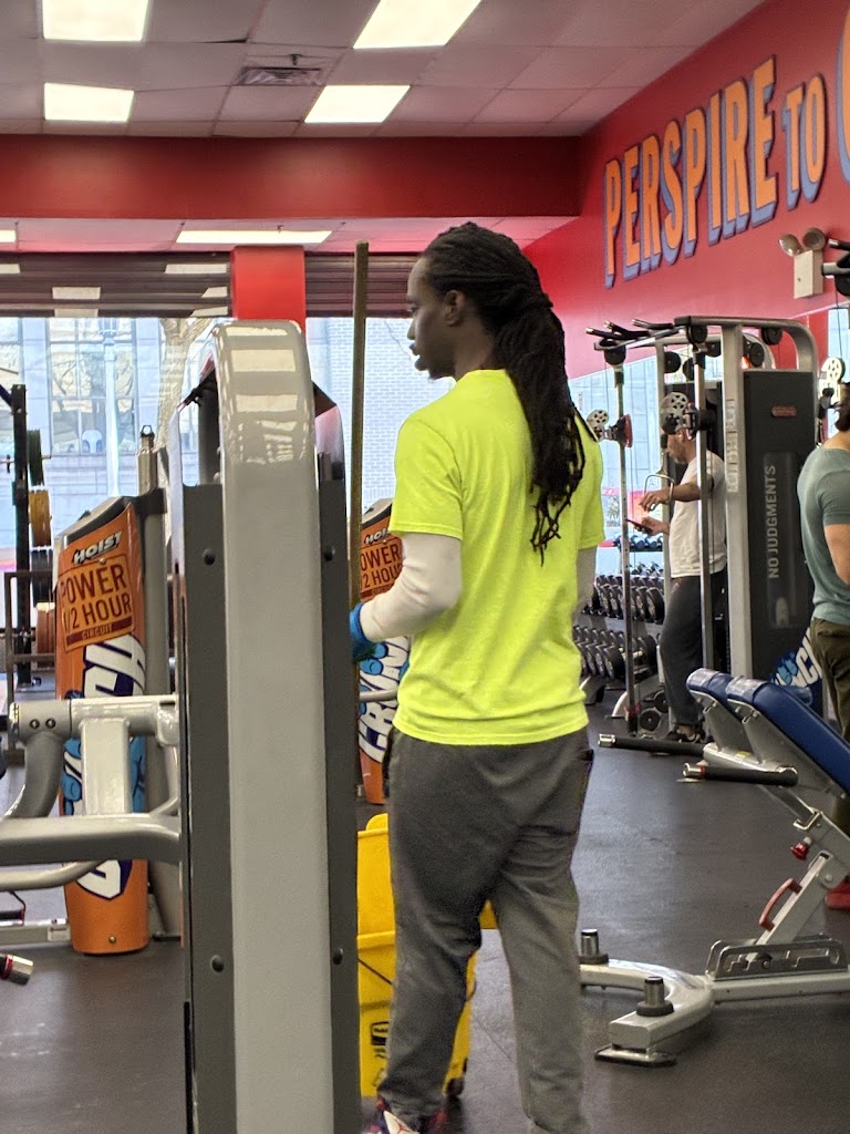  Crunch Fitness - Greenpoint