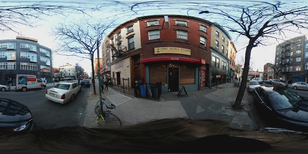  April Nicole Studios