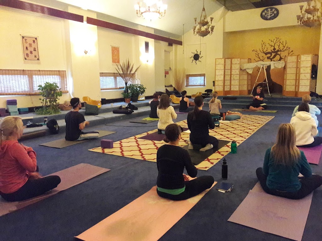  Cincinnati Yoga School