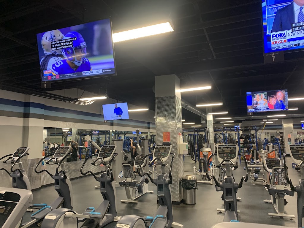  Crunch Fitness - Lakewood WA