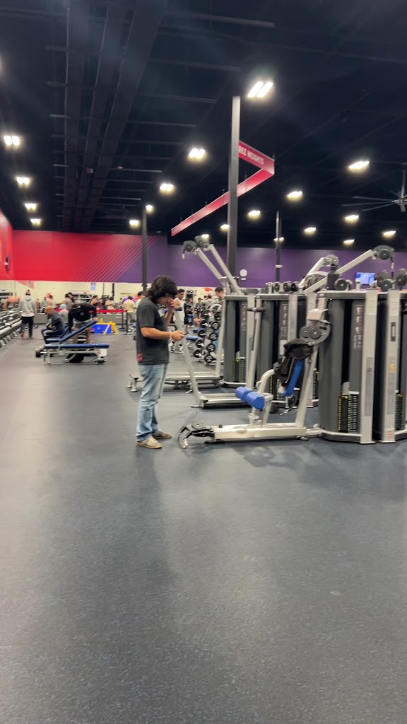  Crunch Fitness - Laredo