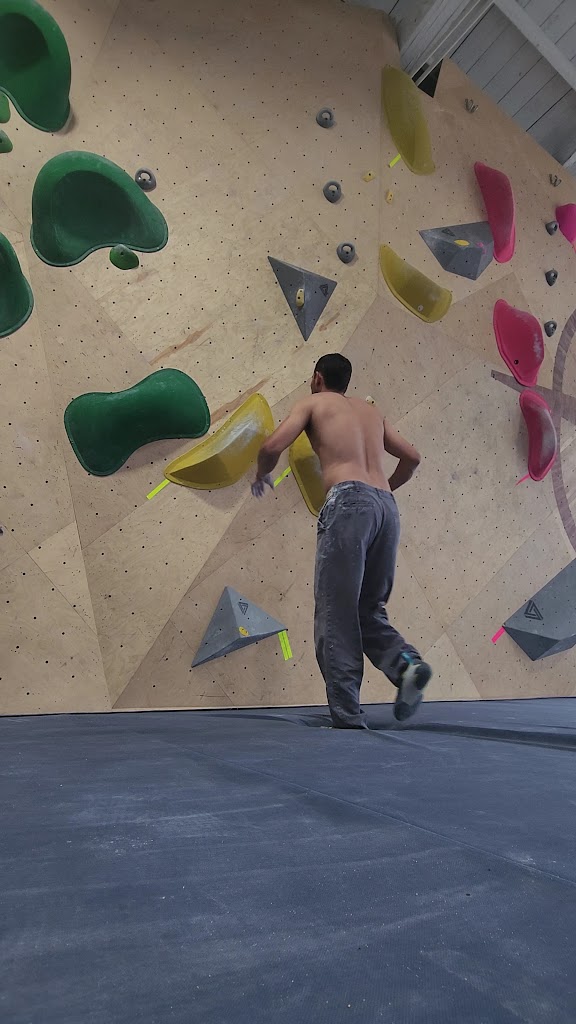  LATITUDE CLIMBING AND FITNESS