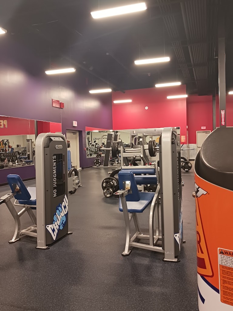  Crunch Fitness - Fall River