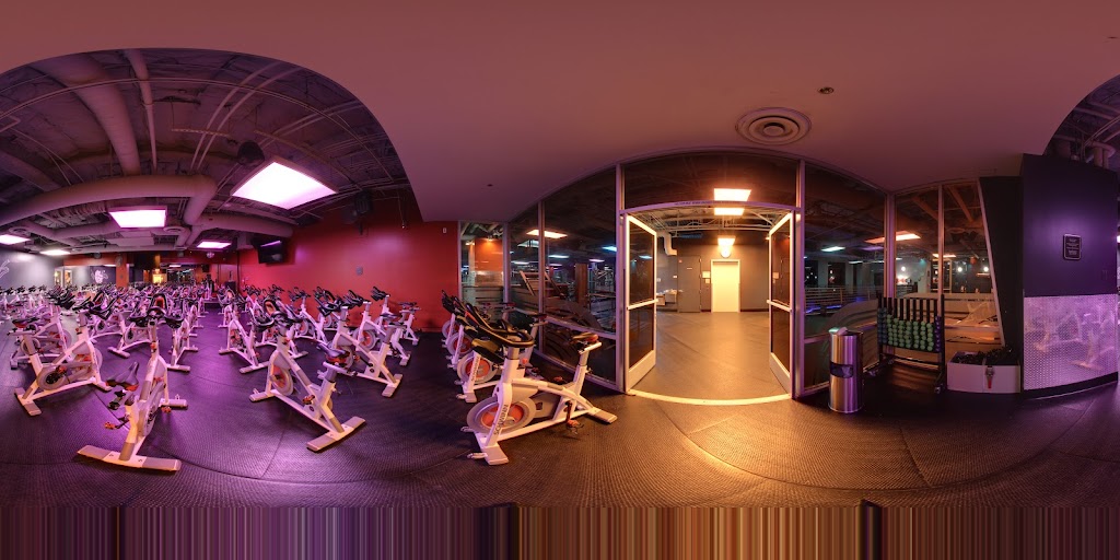  Crunch Fitness - West Hollywood