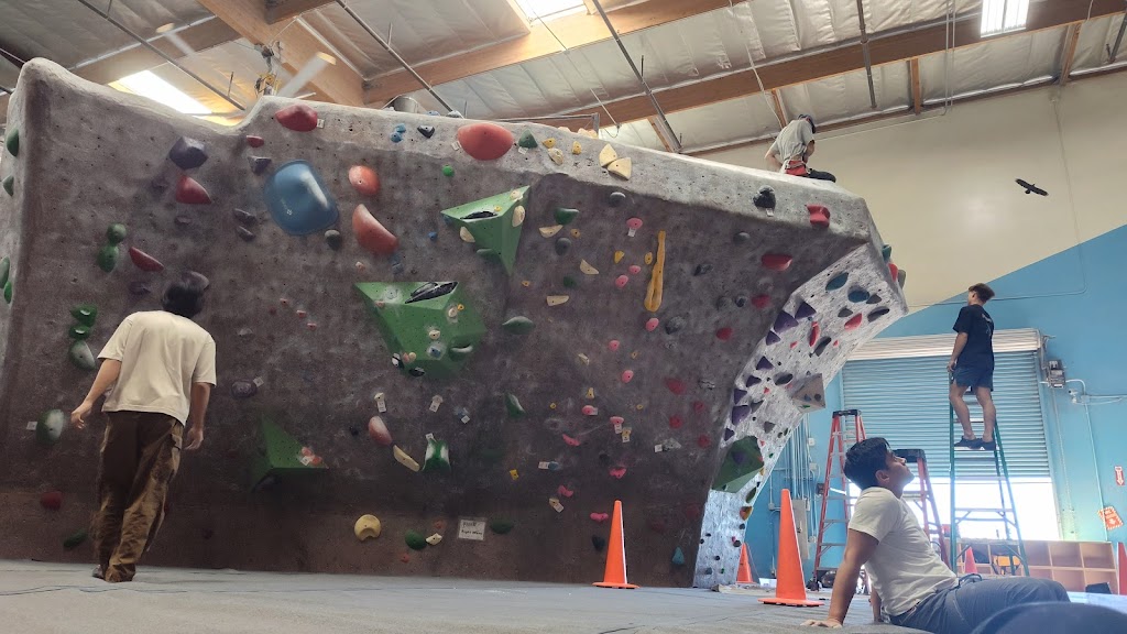  Hangar 18 Indoor Climbing Gym - East Riverside
