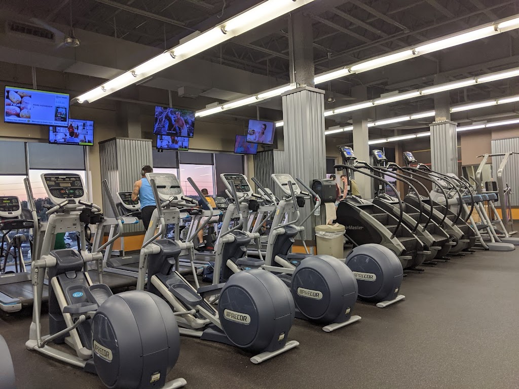  Gold's Gym San Antonio The Quarry