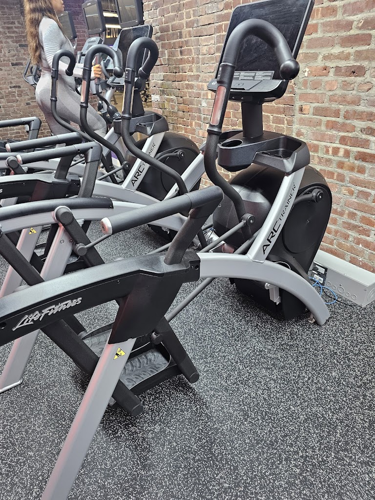  Crunch Fitness - Ft. Greene