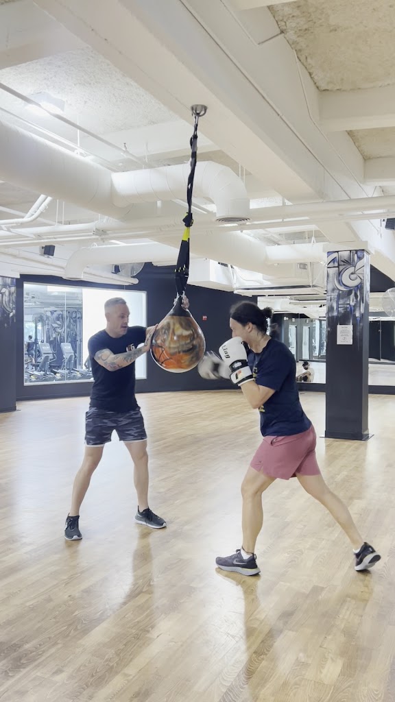  Live Fit Gym • Castro