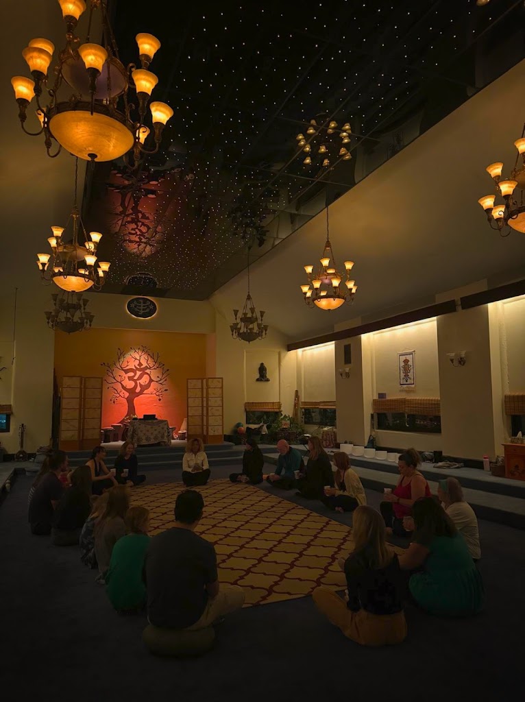  Cincinnati Yoga School