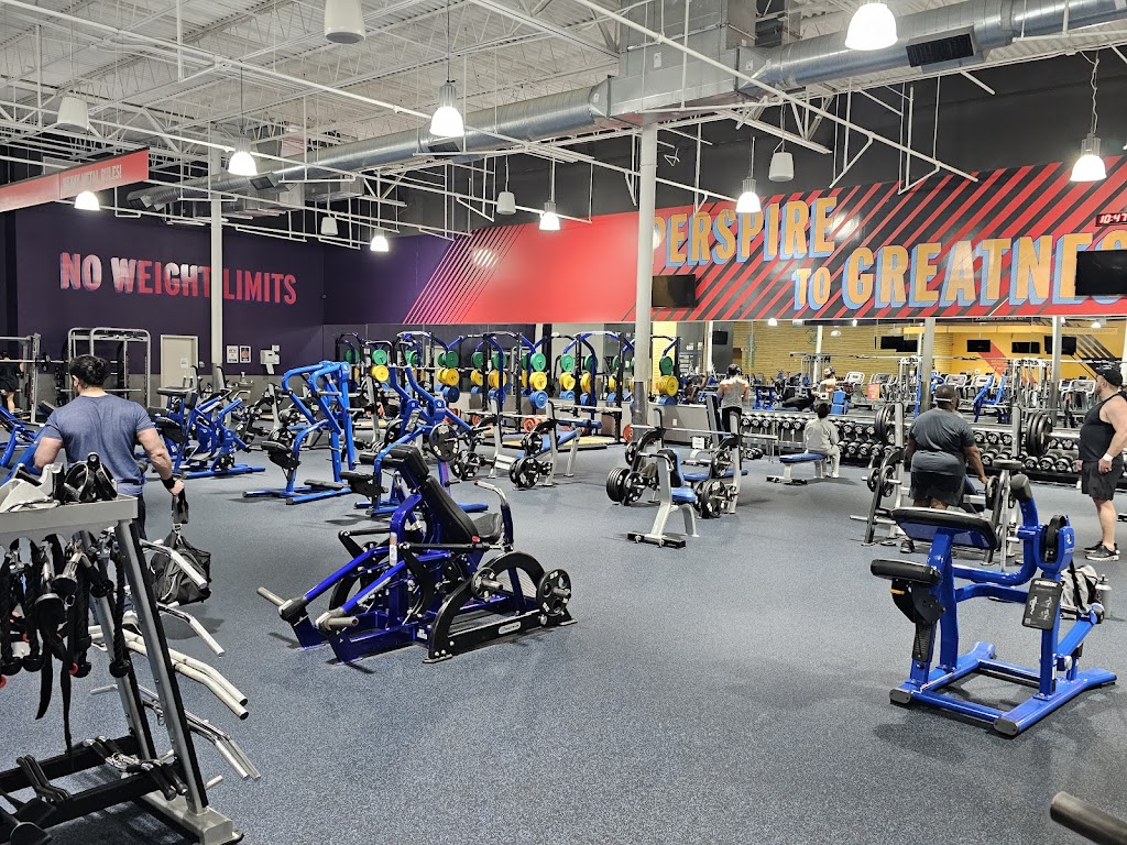  Crunch Fitness - Creedmoor