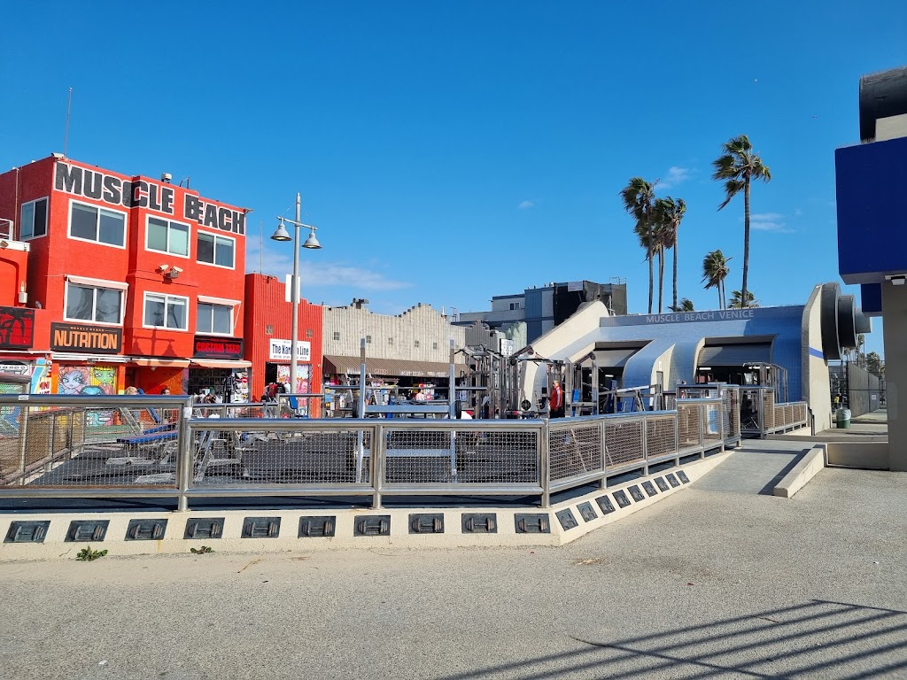  Muscle Beach Venice Gym