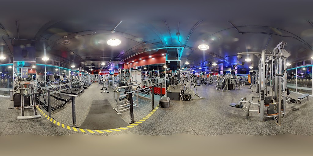  Crunch Fitness - 54th Street