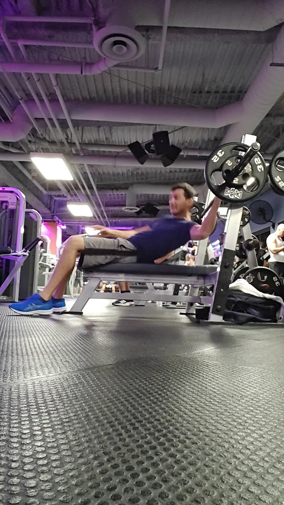  Crunch Fitness - West Hollywood