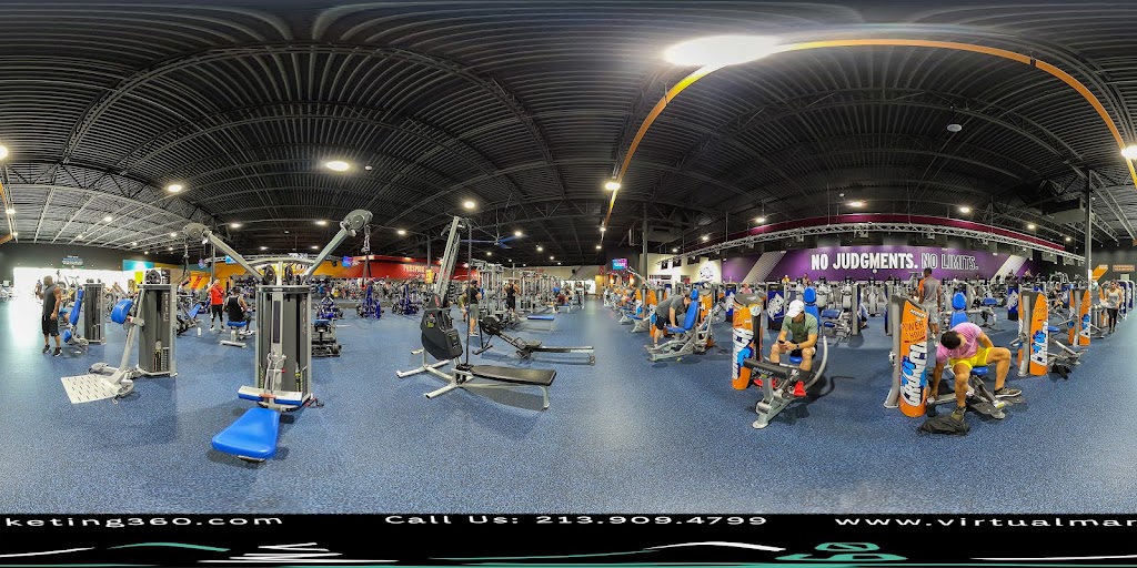  Crunch Fitness - Brandon