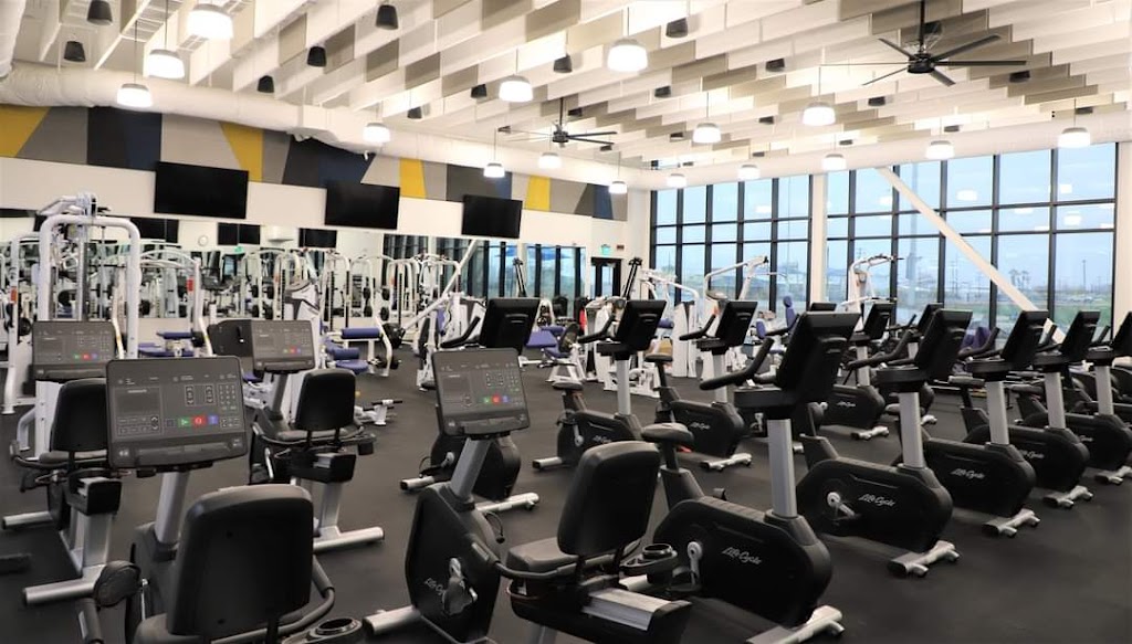  China Lake Fitness Center And Pool