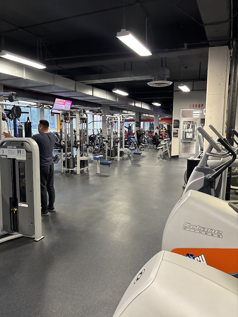  Crunch Fitness - Norwood