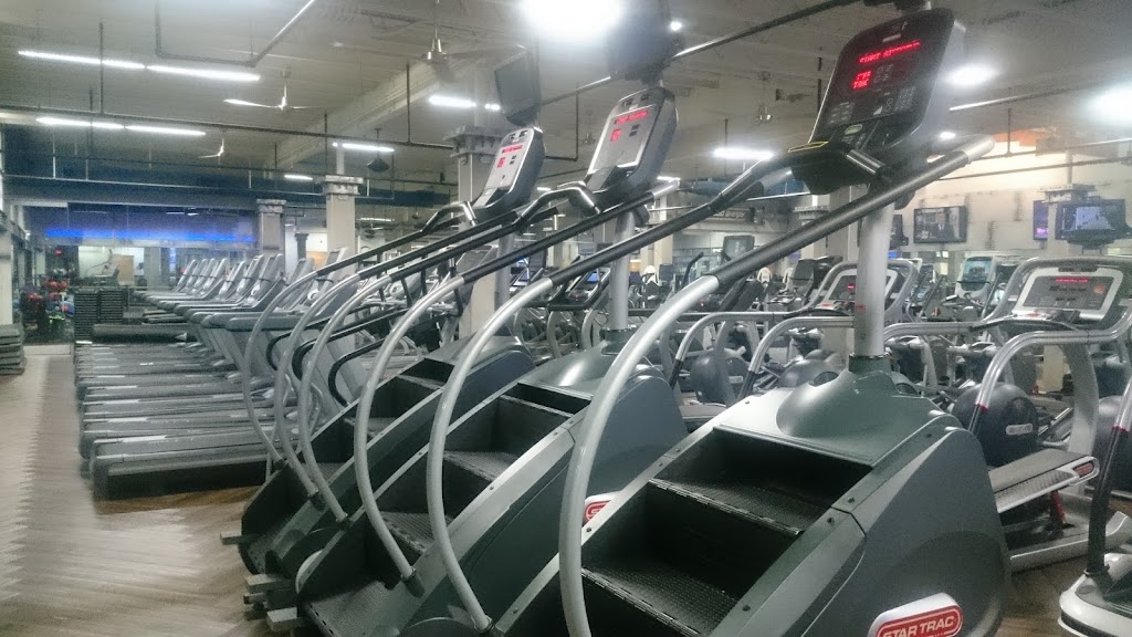  Crunch Fitness - Tysons Corner