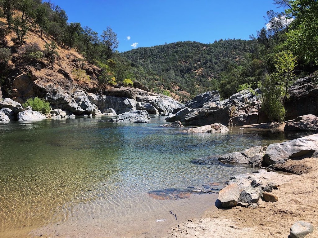  Ananda Dhiira Yoga & Meditation Center