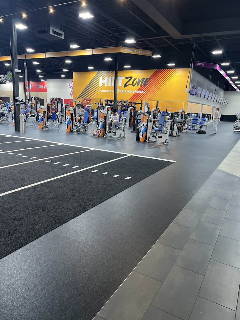  Crunch Fitness - Tucker