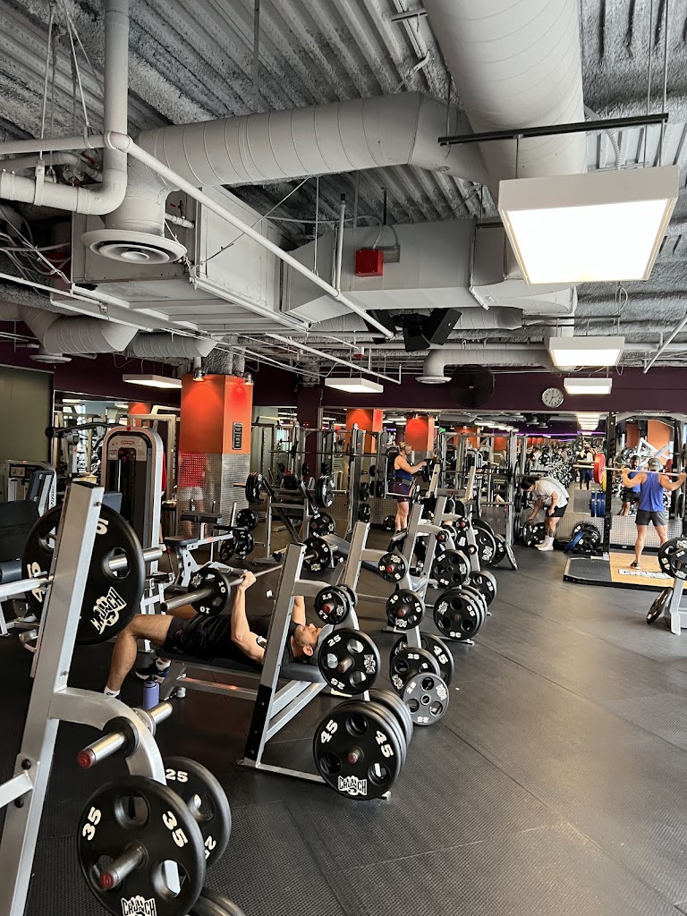  Crunch Fitness - West Hollywood