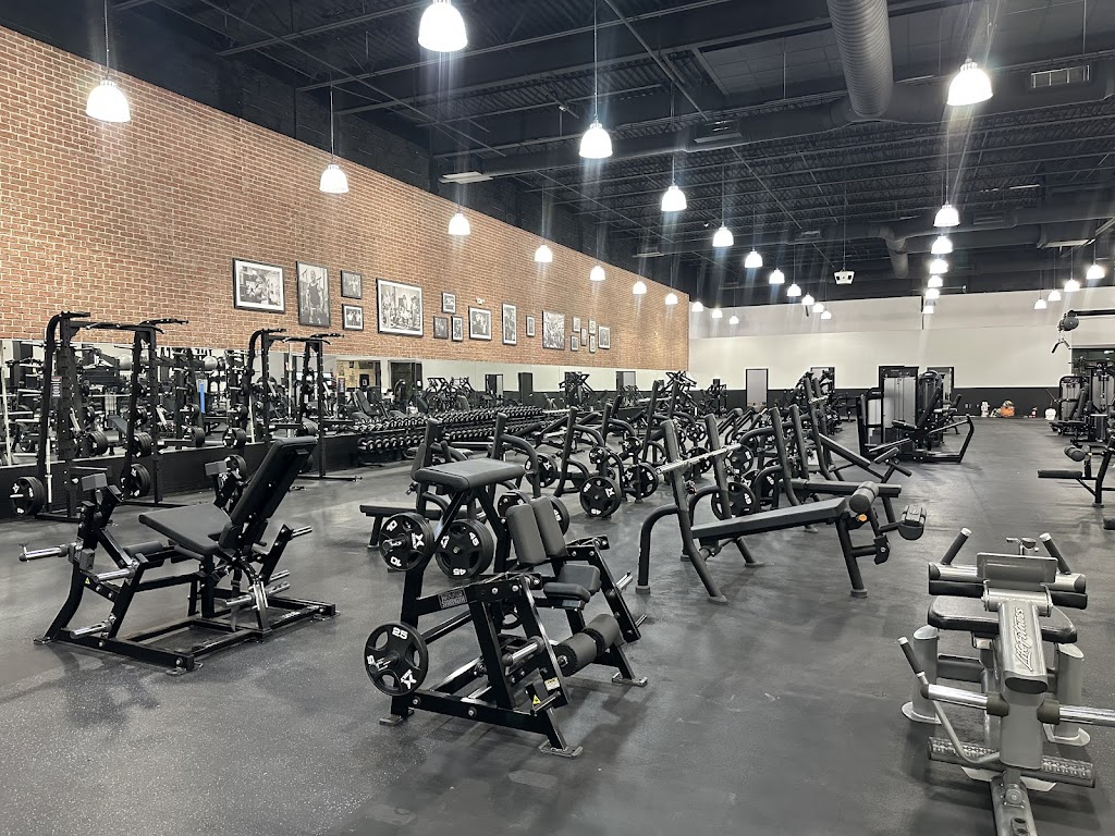  Gold's Gym North Naples