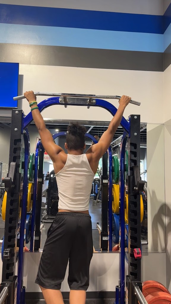  Crunch Fitness - Petal