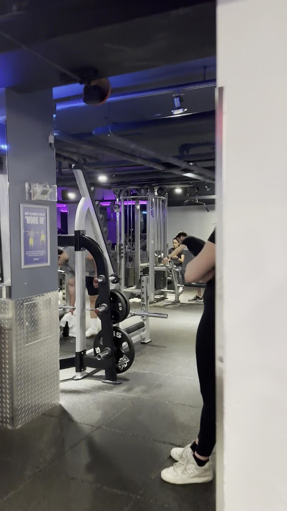  Crunch Fitness - 81st Street