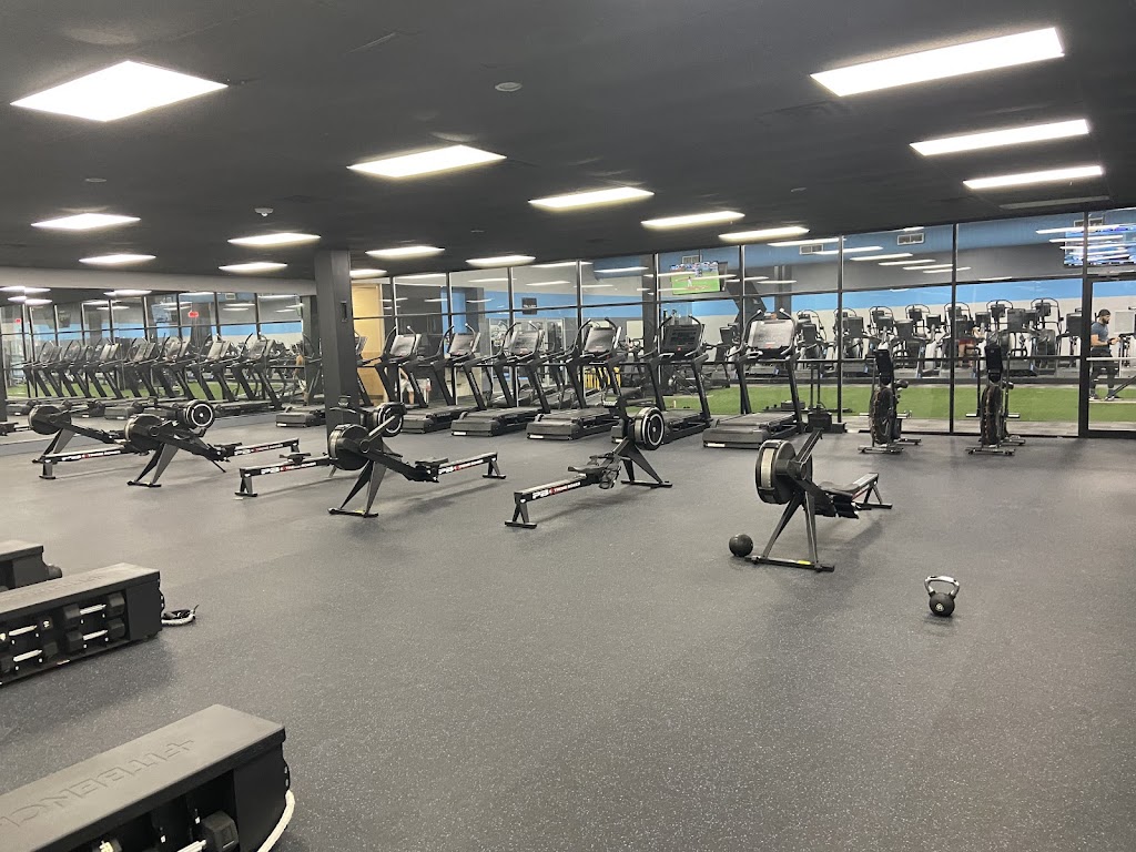  TruFit Athletic Clubs - SW Military/Zarzamora