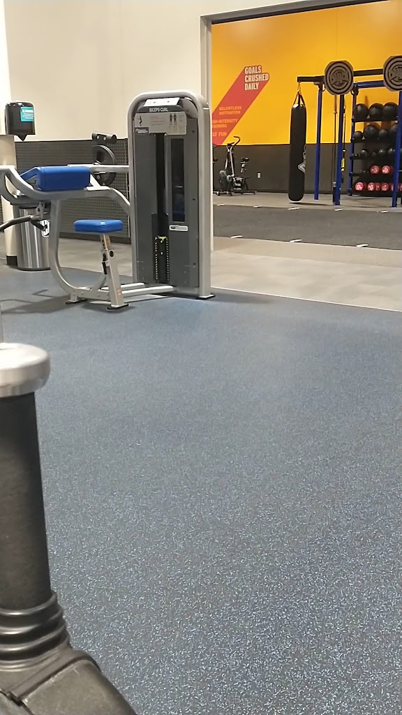  Crunch Fitness - Clinton Township