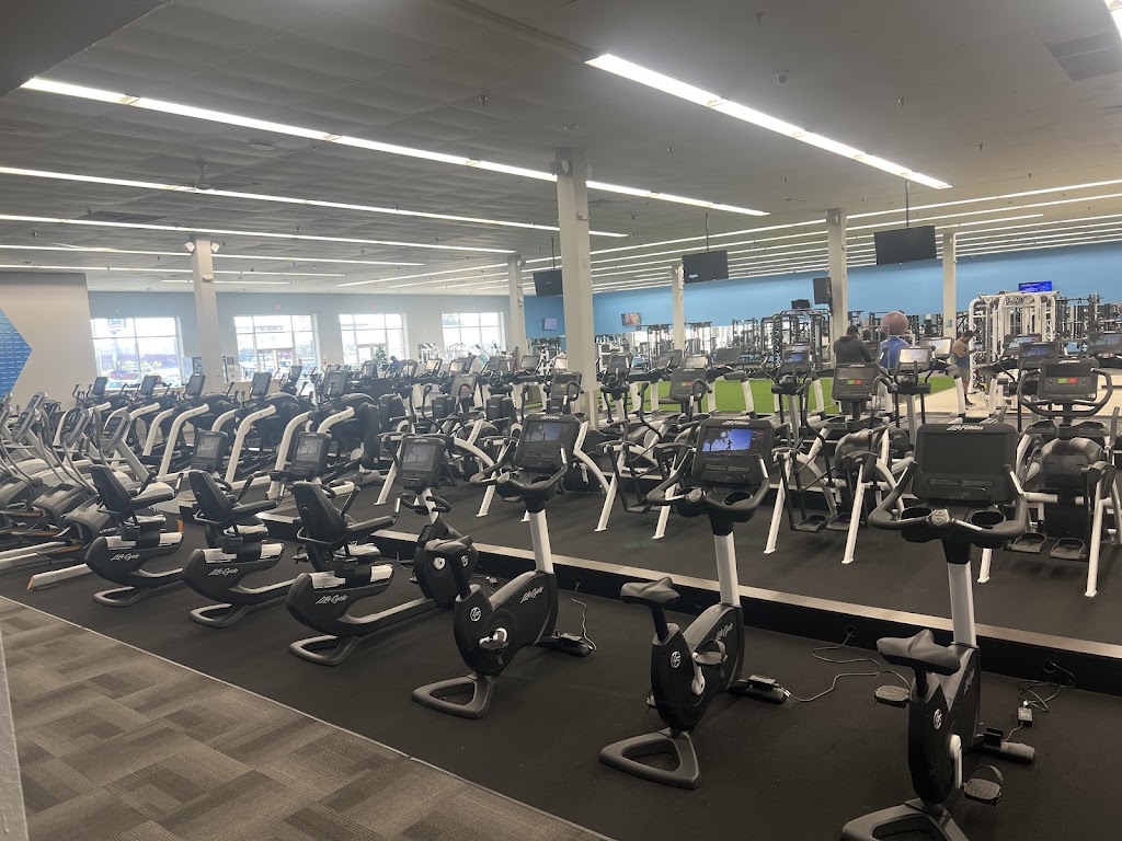  TruFit Athletic Clubs - SW Military/Flores