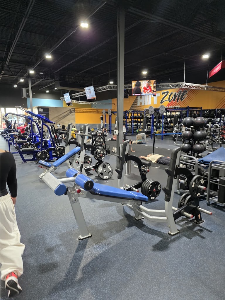  Crunch Fitness - Brandon