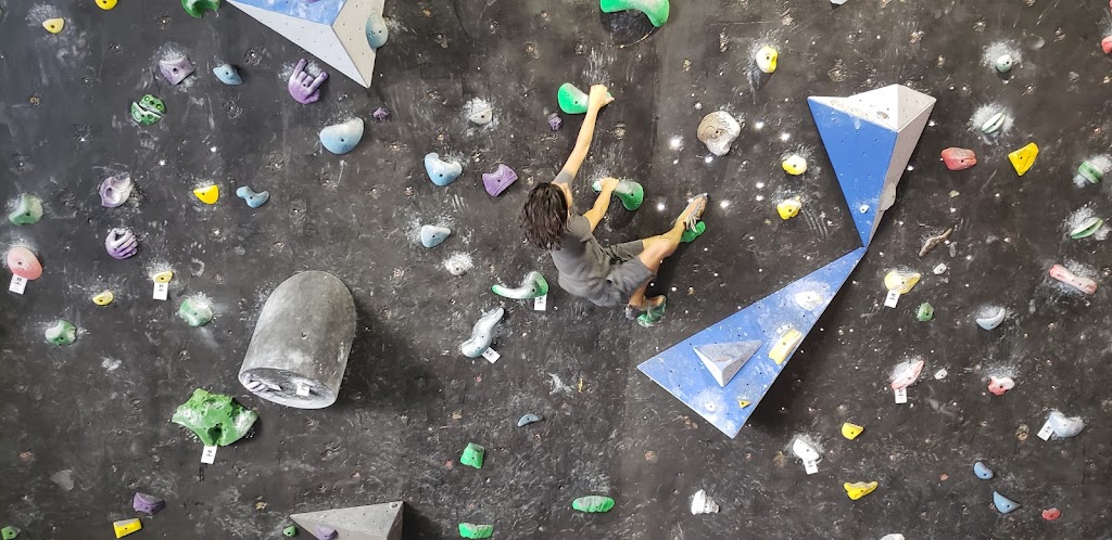  Hangar 18 Indoor Climbing Gym - Arcadia