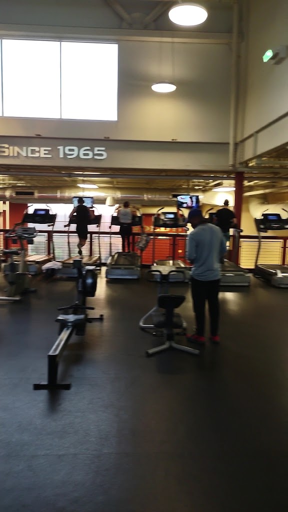  Gold's Gym San Antonio Fiesta Trails