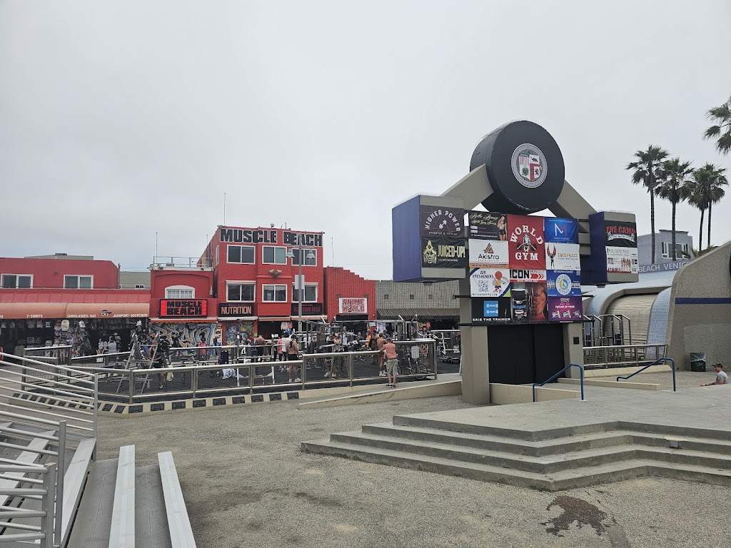  Muscle Beach Venice Outdoor Gym