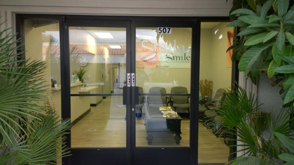 Smile Solutions Dr. Leomne
