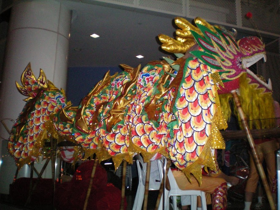 Spectacle de rue : le dragon au repos