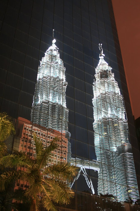 leurs Reflets dans un immeuble