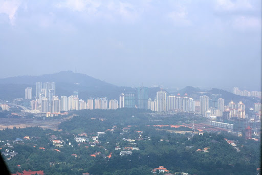 Vue sur le fond de KL et les Montagnes