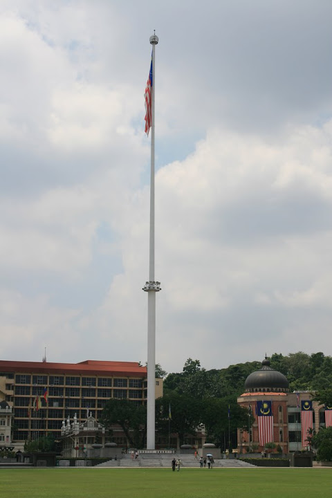 Le Drapeau à 100m de haut