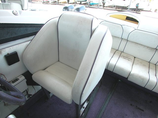 [1989_Velocity_30_Driver_Seat[2].jpg]