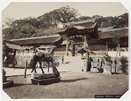 Osuwa-tempel met heilig bronzen paard in Nagasaki